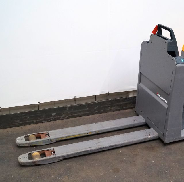 Jungheinrich ECE225 - Stivuitorul selector: Foto 3 Jungheinrich ECE225 - Stivuitorul selector: Foto 3