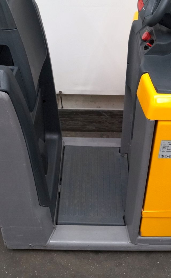 Jungheinrich ECE225 - Stivuitorul selector: Foto 5 Jungheinrich ECE225 - Stivuitorul selector: Foto 5