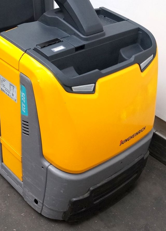 Jungheinrich ECE225 - Stivuitorul selector: Foto 4 Jungheinrich ECE225 - Stivuitorul selector: Foto 4