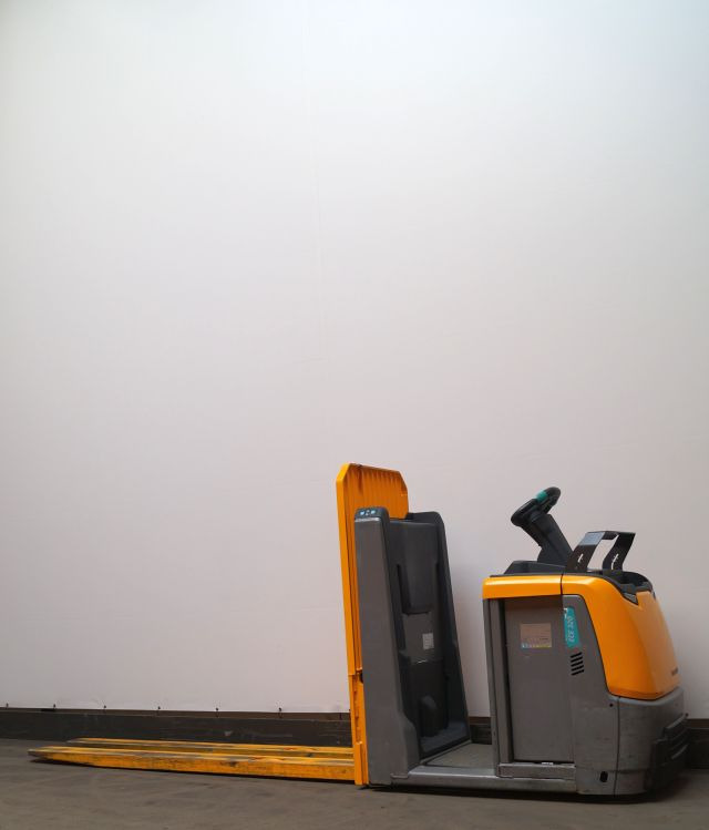 Jungheinrich ECE320 - Stivuitorul selector: Foto 2 Jungheinrich ECE320 - Stivuitorul selector: Foto 2