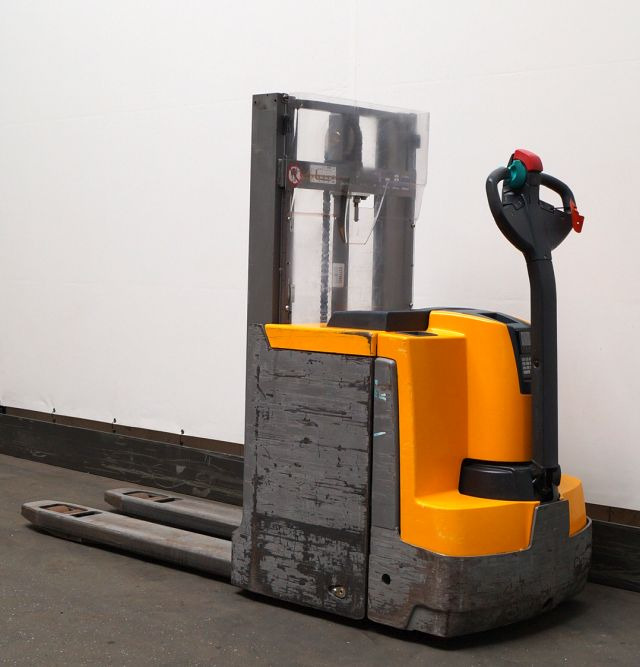 Jungheinrich EJD220 - Transpalet la mare înălţime: Foto 2 Jungheinrich EJD220 - Transpalet la mare înălţime: Foto 2