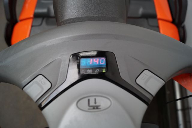 Toyota SPE200D - Transpalet la mare înălţime: Foto 4 Toyota SPE200D - Transpalet la mare înălţime: Foto 4