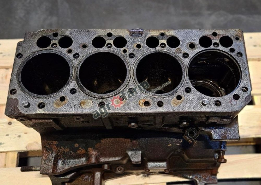 Blok silnika John Deere 6100, 3410, 3310, 3210 - Motor pentru Camion: Foto 3 Blok silnika John Deere 6100, 3410, 3310, 3210 - Motor pentru Camion: Foto 3