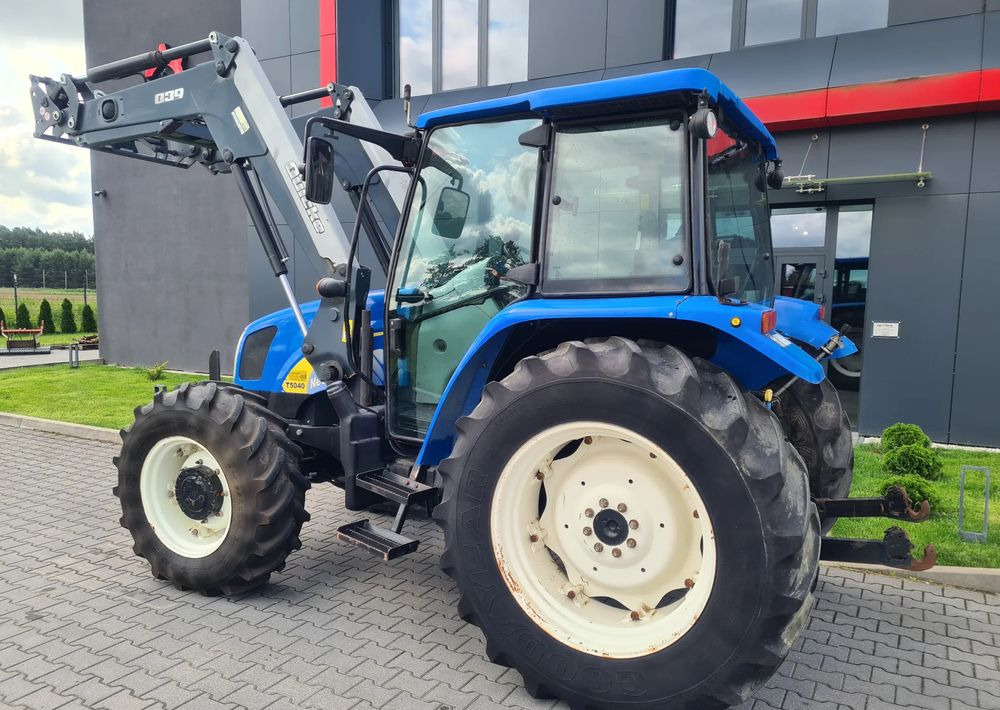 New Holland T5040 - Tractor agricol: Foto 3 New Holland T5040 - Tractor agricol: Foto 3