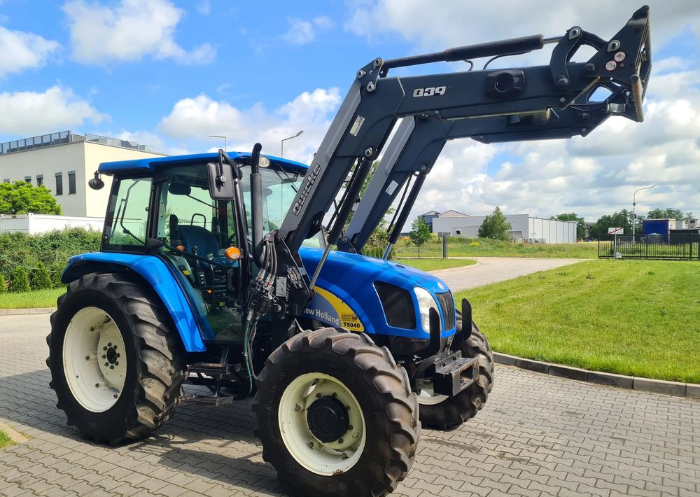New Holland T5040 - Tractor agricol: Foto 2 New Holland T5040 - Tractor agricol: Foto 2