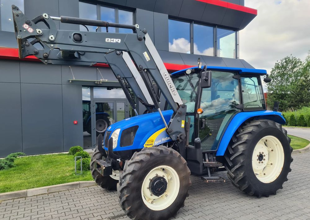 New Holland T5040 - Tractor agricol: Foto 1 New Holland T5040 - Tractor agricol: Foto 1