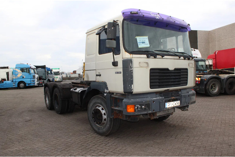 MAN F 26.364 + 6X4 + BIG AXLE + EURO 2 + MANUAL - Cap tractor: Foto 4 MAN F 26.364 + 6X4 + BIG AXLE + EURO 2 + MANUAL - Cap tractor: Foto 4