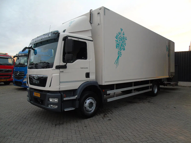 MAN TGM 12.250 + EURO 6 + LIFT + 12T - Camion furgon: Foto 3 MAN TGM 12.250 + EURO 6 + LIFT + 12T - Camion furgon: Foto 3