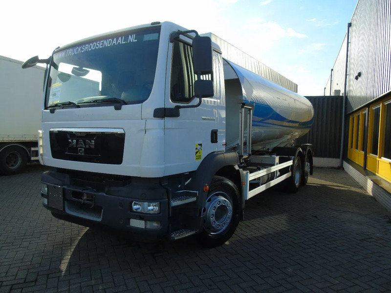 MAN TGM 26.340 + 19.000 LITER + 4COMP + 6X2 + MANUAL - Camion cisternă: Foto 2 MAN TGM 26.340 + 19.000 LITER + 4COMP + 6X2 + MANUAL - Camion cisternă: Foto 2