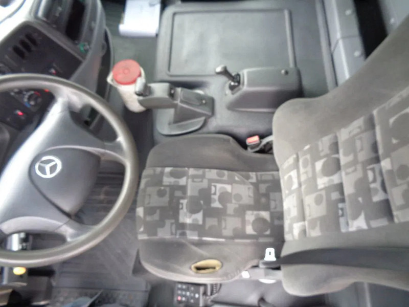 Mercedes-Benz Atego 822 Atego 822 + Euro 5 + Dhollandia lift - Camion furgon: Foto 5 Mercedes-Benz Atego 822 Atego 822 + Euro 5 + Dhollandia lift - Camion furgon: Foto 5