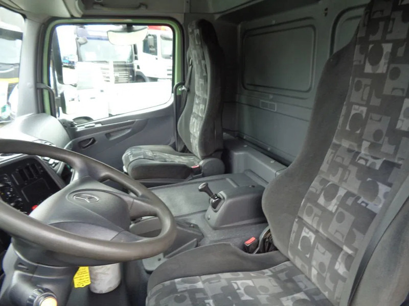 Mercedes-Benz Atego 822 Atego 822 + Euro 5 + Dhollandia lift - Camion furgon: Foto 4 Mercedes-Benz Atego 822 Atego 822 + Euro 5 + Dhollandia lift - Camion furgon: Foto 4