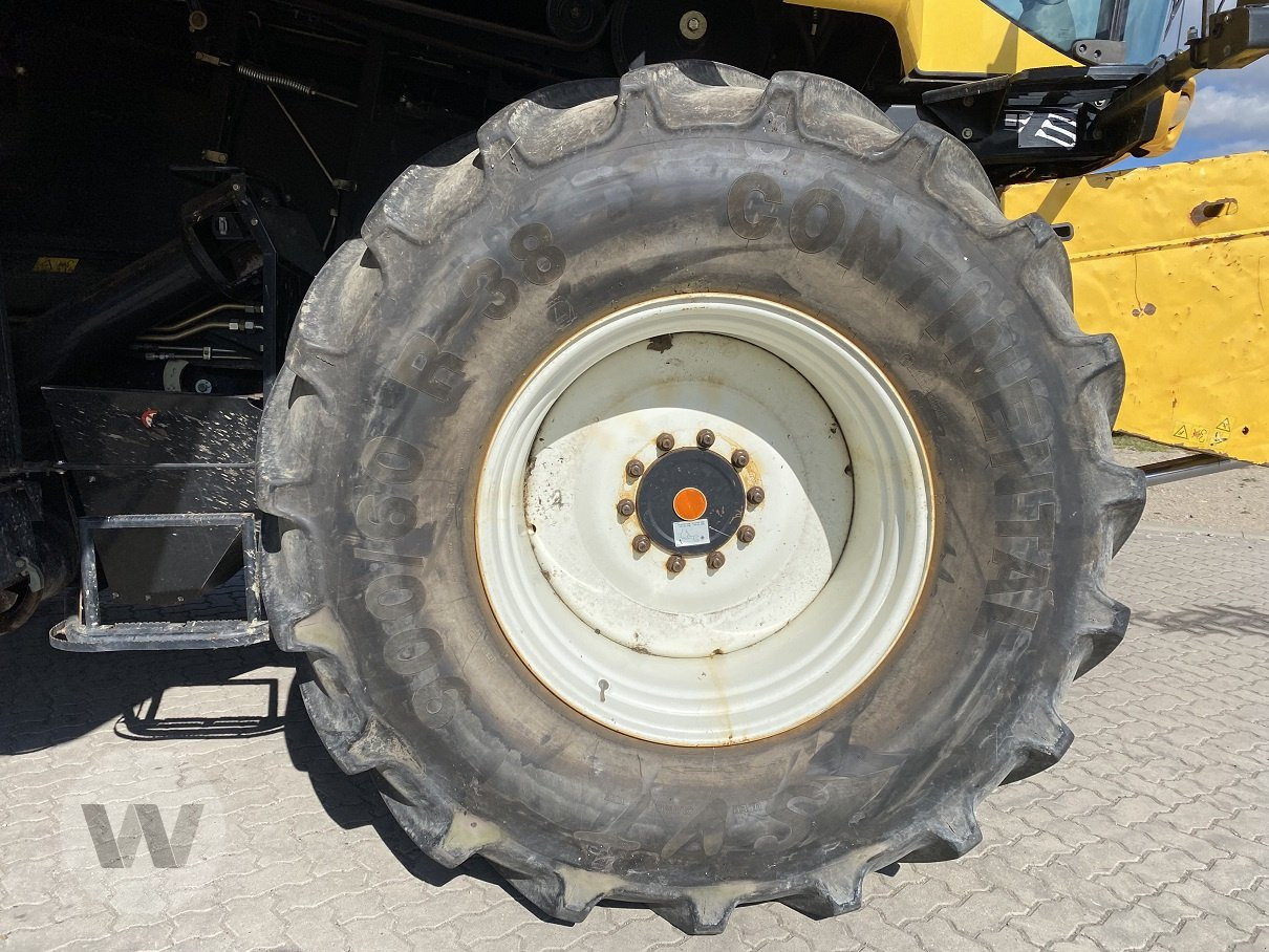 New Holland CR 9090 - Combină de recoltat cereale: Foto 3 New Holland CR 9090 - Combină de recoltat cereale: Foto 3