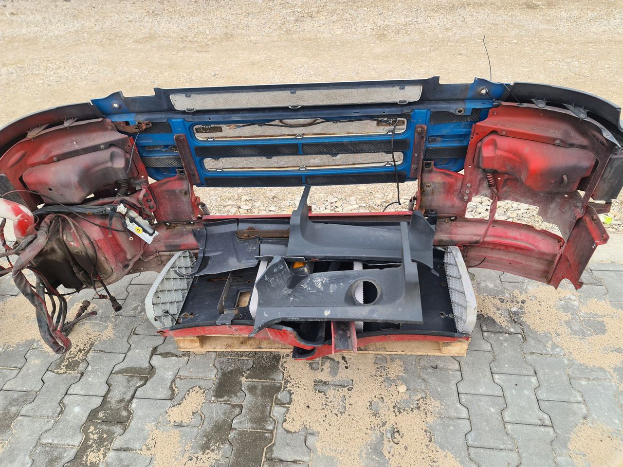 SCANIA P / BUMPER STEPS LAMPS SET / WORLDWIDE DELIVERY - Bară de protecție: Foto 4 SCANIA P / BUMPER STEPS LAMPS SET / WORLDWIDE DELIVERY - Bară de protecție: Foto 4