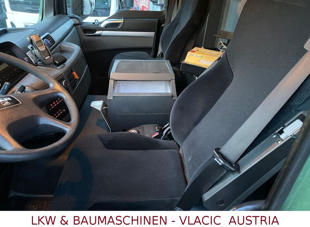 MAN TGS 26.400 Gastankwagen mit Pumpe und Wage22000L MAN TGS 26.400 Gastankwagen mit Pumpe und Wage22000L - Camion cisternă: Foto 5 MAN TGS 26.400 Gastankwagen mit Pumpe und Wage22000L MAN TGS 26.400 Gastankwagen mit Pumpe und Wage22000L - Camion cisternă: Foto 5