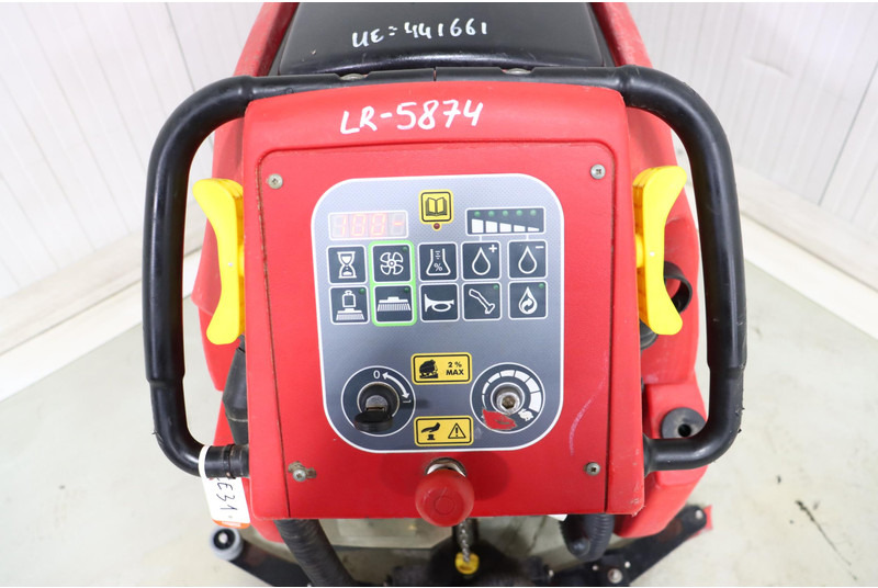 RCM Mega 732 - Mașină de spălat pardoseli: Foto 2 RCM Mega 732 - Mașină de spălat pardoseli: Foto 2