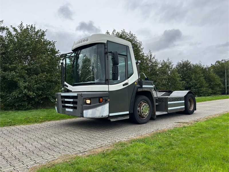 Terberg DT 183 | DISTRIBUTION TERMINAL | 8949 HOURS !!!! | LOW STEPS - Tractor terminal: Foto 1 Terberg DT 183 | DISTRIBUTION TERMINAL | 8949 HOURS !!!! | LOW STEPS - Tractor terminal: Foto 1