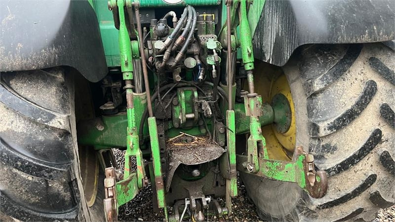 John Deere 6820 Med frontlæsser - Tractor agricol: Foto 4 John Deere 6820 Med frontlæsser - Tractor agricol: Foto 4