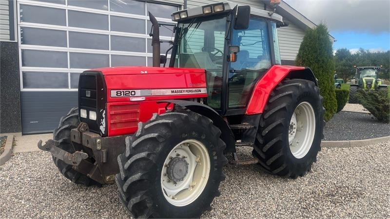 Massey Ferguson 8120 DYNA 4 Med frontlift - Tractor agricol: Foto 2 Massey Ferguson 8120 DYNA 4 Med frontlift - Tractor agricol: Foto 2