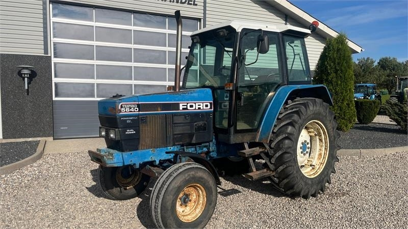 New Holland 5640 SL Dualpower - Tractor agricol: Foto 2 New Holland 5640 SL Dualpower - Tractor agricol: Foto 2