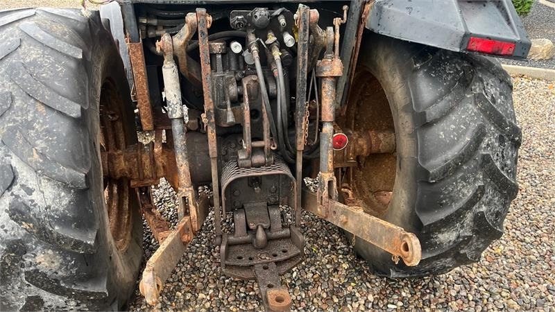 Valmet 455 Med en slags frontlift - Tractor agricol: Foto 4 Valmet 455 Med en slags frontlift - Tractor agricol: Foto 4