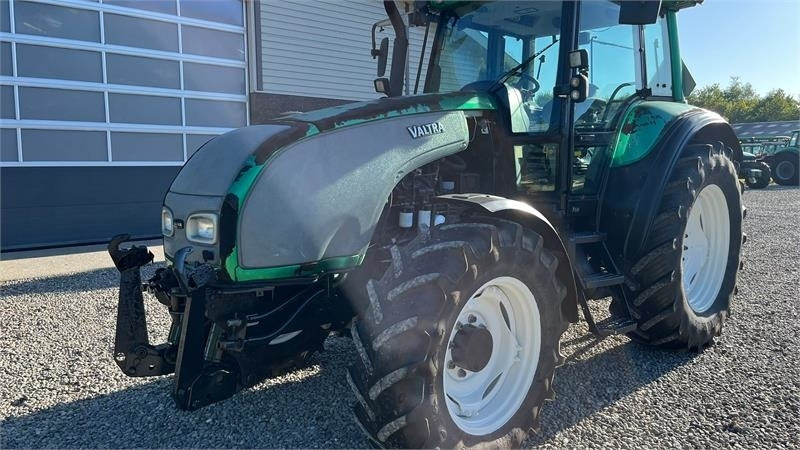Valtra T130 med 3.5ton frontlift - Tractor agricol: Foto 3 Valtra T130 med 3.5ton frontlift - Tractor agricol: Foto 3