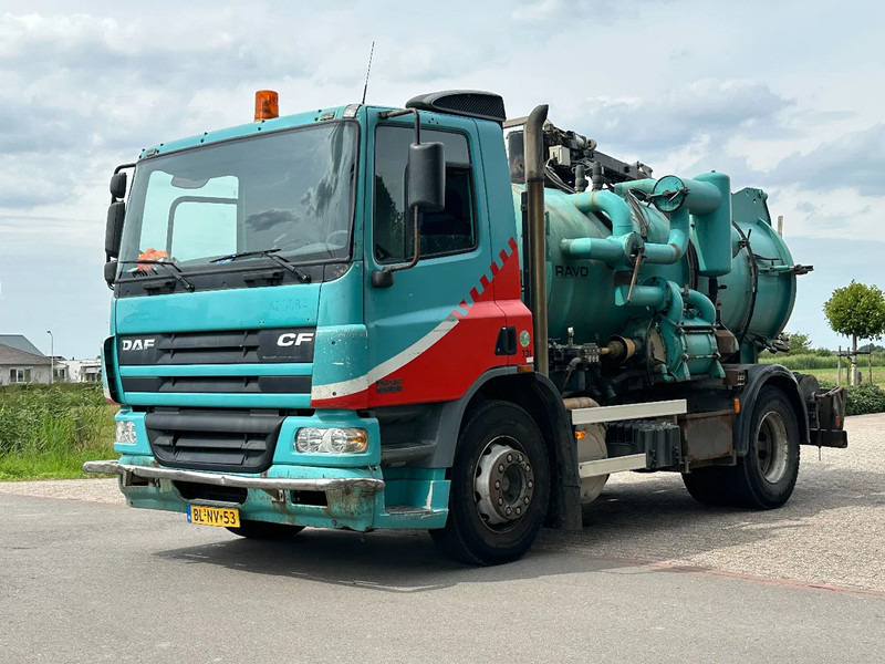 DAF CF 75.250 WITH RAVO KZ7082/150 VACUUM / CHANNEL CLEANER - Maşină pentru vidanjări: Foto 3 DAF CF 75.250 WITH RAVO KZ7082/150 VACUUM / CHANNEL CLEANER - Maşină pentru vidanjări: Foto 3