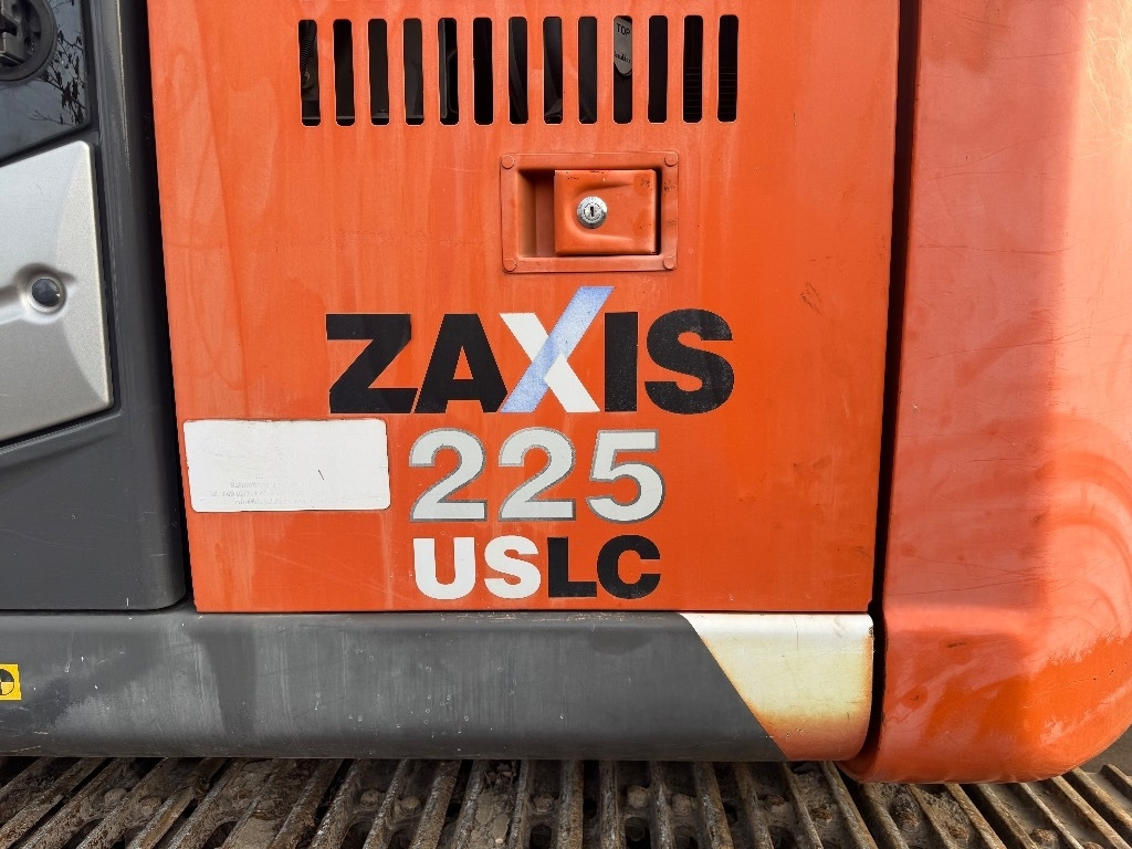 Hitachi ZX 225 US LC-3 - Excavator pe şenile: Foto 2 Hitachi ZX 225 US LC-3 - Excavator pe şenile: Foto 2