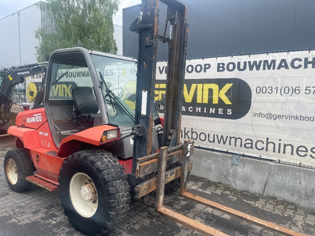 Manitou MC 30 - Stivuitor de teren dificil: Foto 3 Manitou MC 30 - Stivuitor de teren dificil: Foto 3
