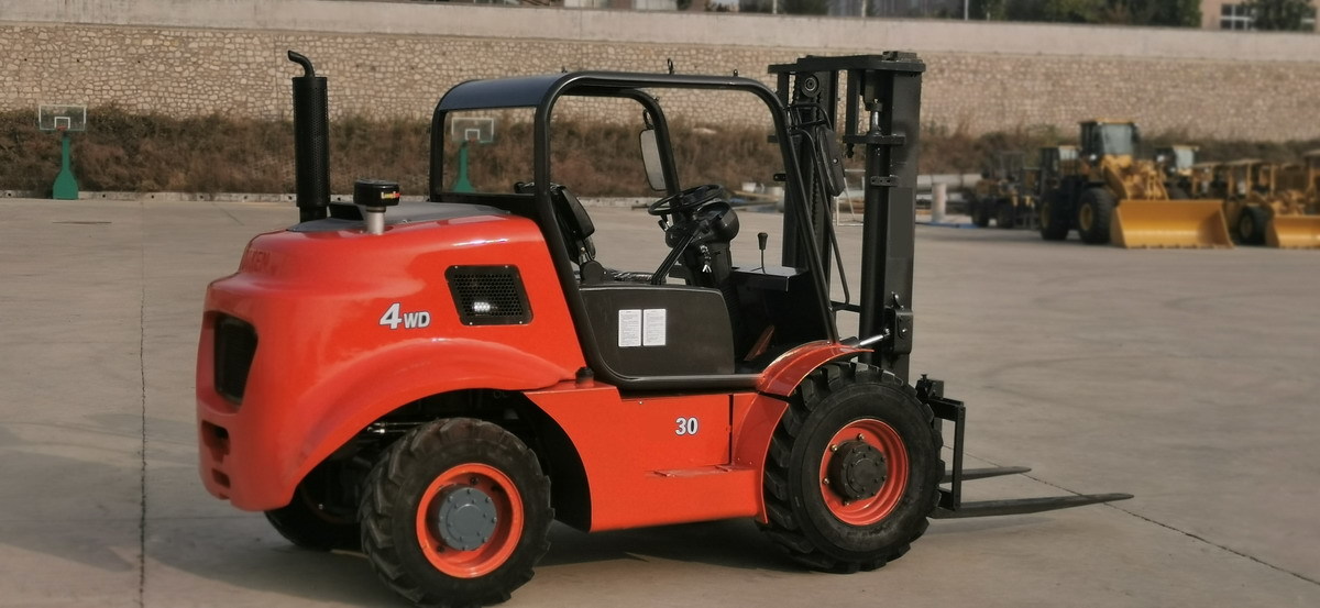 QINGDAO PROMISING 3T 4WD Rough Terrain Forklift CPCD30 - Stivuitor de teren dificil: Foto 3 QINGDAO PROMISING 3T 4WD Rough Terrain Forklift CPCD30 - Stivuitor de teren dificil: Foto 3