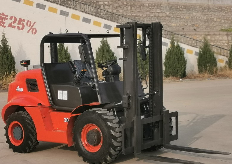 QINGDAO PROMISING 3T 4WD Rough Terrain Forklift CPCD30 - Stivuitor de teren dificil: Foto 1 QINGDAO PROMISING 3T 4WD Rough Terrain Forklift CPCD30 - Stivuitor de teren dificil: Foto 1