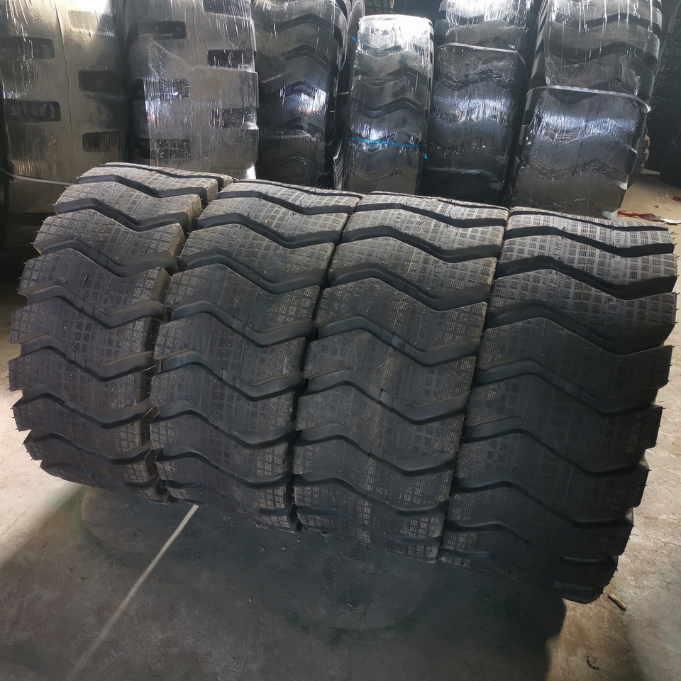 Qingdao Promising 20.5/70-16 Pneumatic Tyre Assembly for China Loader - Anvelopă pentru Încărcător frontal pe pneuri: Foto 1 Qingdao Promising 20.5/70-16 Pneumatic Tyre Assembly for China Loader - Anvelopă pentru Încărcător frontal pe pneuri: Foto 1