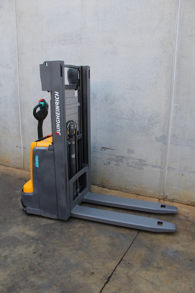 Jungheinrich EJC 110 250 ZZ - Transpalet la mare înălţime: Foto 4 Jungheinrich EJC 110 250 ZZ - Transpalet la mare înălţime: Foto 4