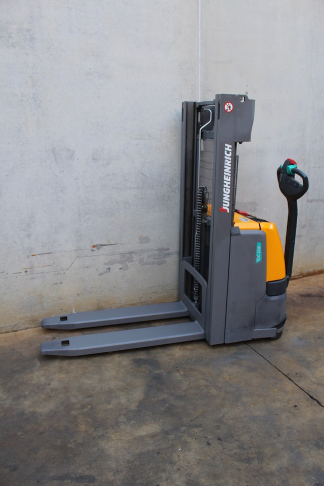 Jungheinrich EJC 110 250 ZZ - Transpalet la mare înălţime: Foto 2 Jungheinrich EJC 110 250 ZZ - Transpalet la mare înălţime: Foto 2