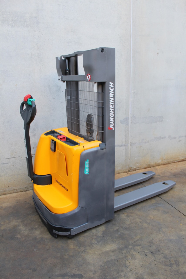 Jungheinrich EJC 110 250 ZZ - Transpalet la mare înălţime: Foto 3 Jungheinrich EJC 110 250 ZZ - Transpalet la mare înălţime: Foto 3