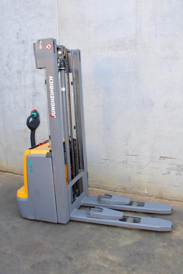 Jungheinrich EJC 212 320 ZT LI-ION - Transpalet la mare înălţime: Foto 4 Jungheinrich EJC 212 320 ZT LI-ION - Transpalet la mare înălţime: Foto 4