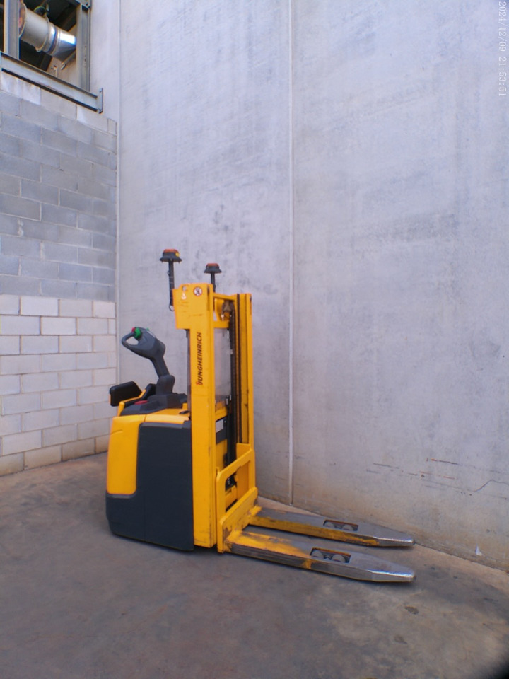 Jungheinrich ERC 216 240 ZT - Transpalet la mare înălţime: Foto 4 Jungheinrich ERC 216 240 ZT - Transpalet la mare înălţime: Foto 4