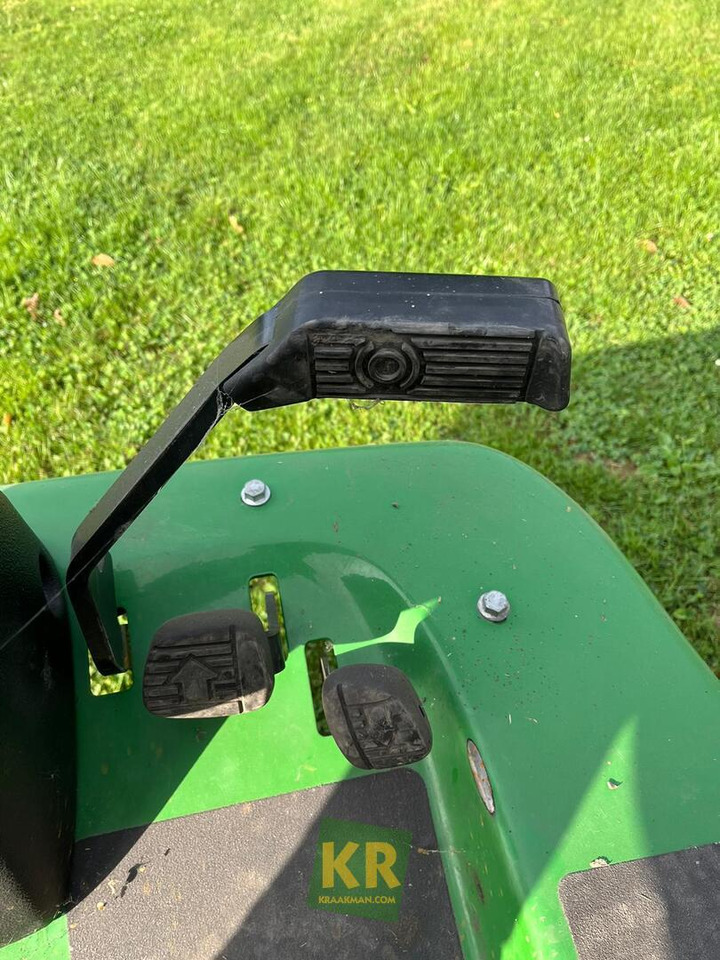 John Deere 1580 - Maşină de tuns iarba: Foto 5 John Deere 1580 - Maşină de tuns iarba: Foto 5