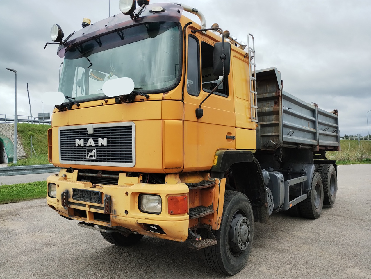 MAN F90 19-372 6X4 - 4 - Camion basculantă: Foto 1 MAN F90 19-372 6X4 - 4 - Camion basculantă: Foto 1