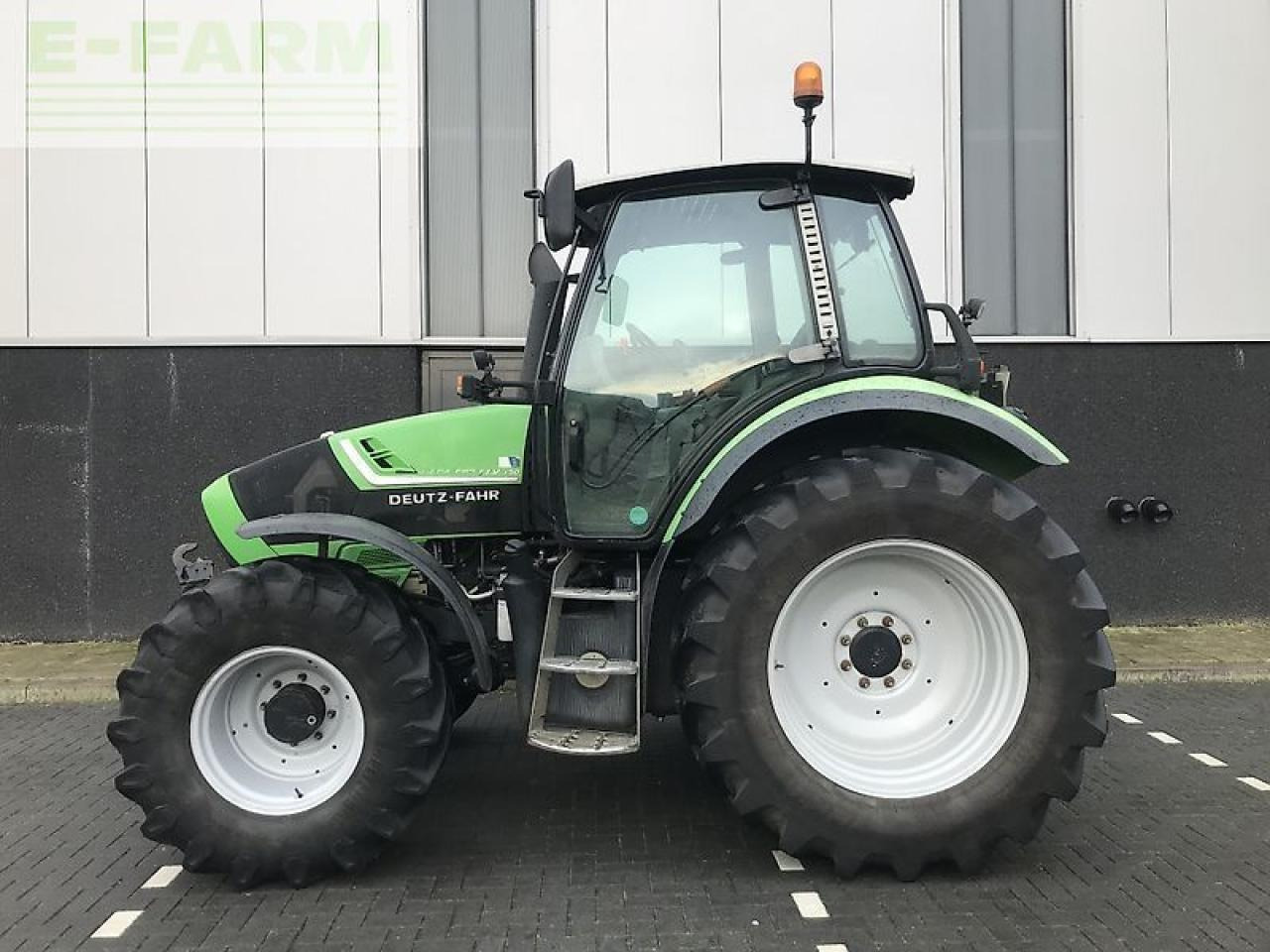 Tractor agricol Deutz-Fahr deutz agrotron ttv430 met brede wielen: Foto 10 Tractor agricol Deutz-Fahr deutz agrotron ttv430 met brede wielen: Foto 10