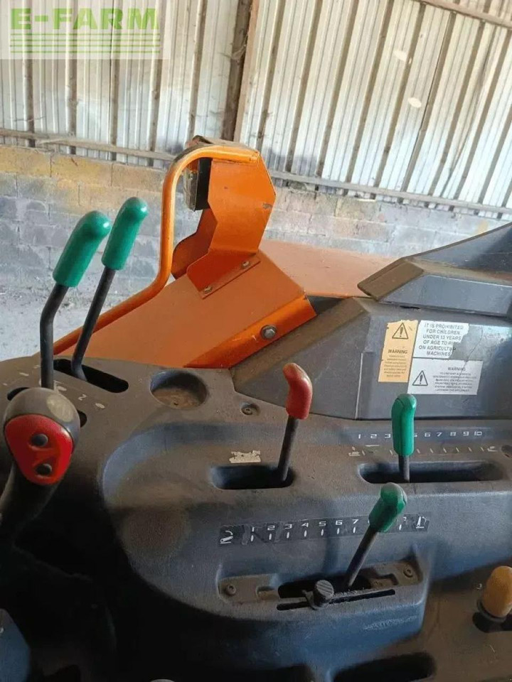 Tractor agricol Renault celtis 446 ra: Foto 9 Tractor agricol Renault celtis 446 ra: Foto 9