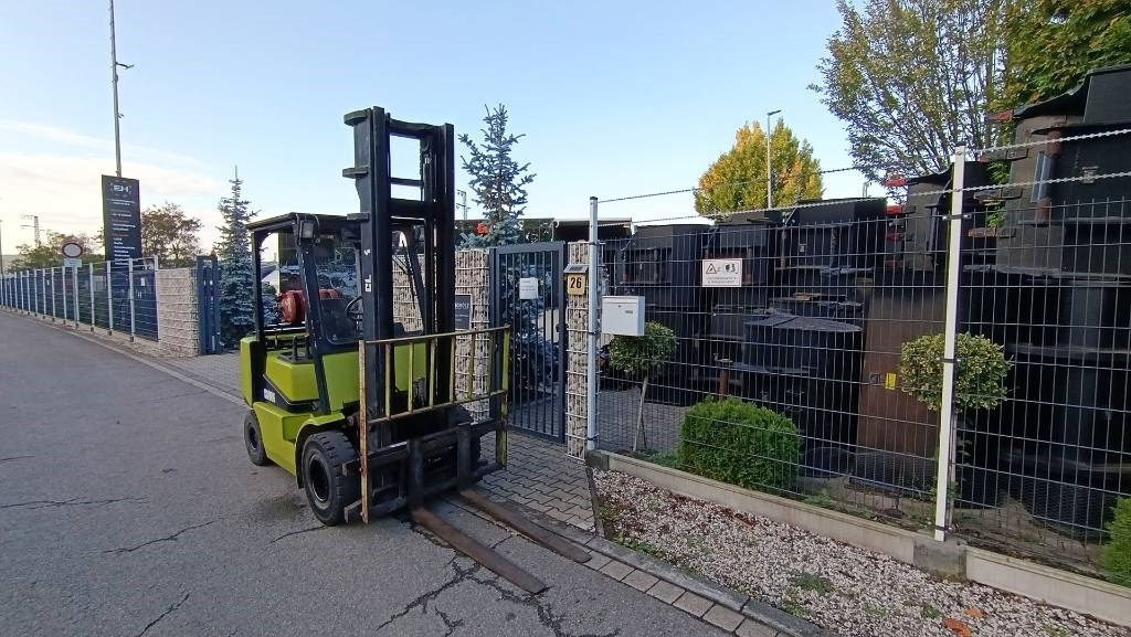 Clark CGP 25 Duplex, hydr. Seitenschieber, Hubhöhe 4,15 - Stivuitor GPL: Foto 3 Clark CGP 25 Duplex, hydr. Seitenschieber, Hubhöhe 4,15 - Stivuitor GPL: Foto 3