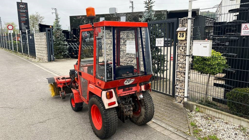 Hako 2300 D Kleintraktor, hyrd. Kehrmaschine, Zapfwelle - Tractor comunal: Foto 4 Hako 2300 D Kleintraktor, hyrd. Kehrmaschine, Zapfwelle - Tractor comunal: Foto 4