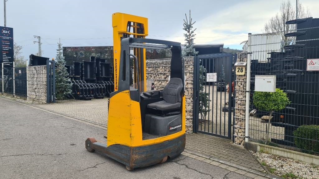 Jungheinrich ETV 216, Triplex, 6,9 m Hubhöhe, Hubkraft 1.600 kg - Stivuitor cu catarg retractabil: Foto 4 Jungheinrich ETV 216, Triplex, 6,9 m Hubhöhe, Hubkraft 1.600 kg - Stivuitor cu catarg retractabil: Foto 4