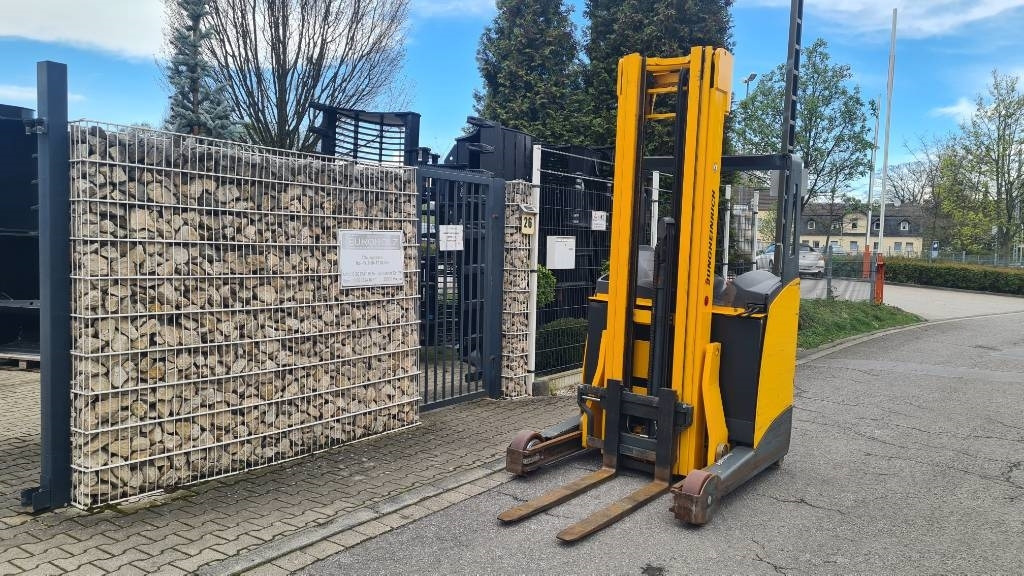 Jungheinrich ETV 216, Triplex, 6,9 m Hubhöhe, Hubkraft 1.600 kg - Stivuitor cu catarg retractabil: Foto 1 Jungheinrich ETV 216, Triplex, 6,9 m Hubhöhe, Hubkraft 1.600 kg - Stivuitor cu catarg retractabil: Foto 1