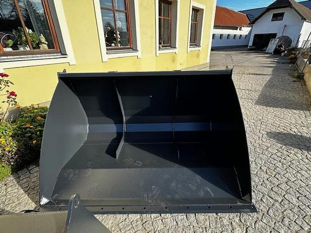 Big Volumenschaufel 200 cm mit Manitou Aufnahme - Cupă: Foto 1 Big Volumenschaufel 200 cm mit Manitou Aufnahme - Cupă: Foto 1