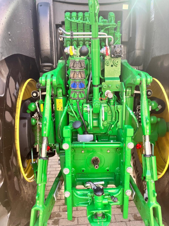 John Deere 6R 175 - Tractor agricol: Foto 4 John Deere 6R 175 - Tractor agricol: Foto 4