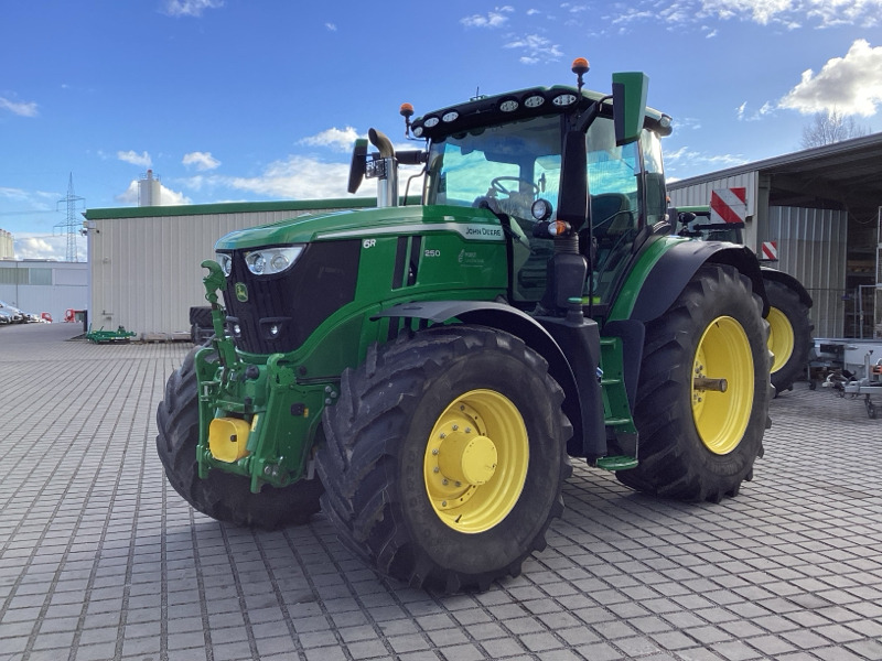 John Deere 6R250 mit FKH/ FZW/ CommandPro/... - Tractor agricol: Foto 1 John Deere 6R250 mit FKH/ FZW/ CommandPro/... - Tractor agricol: Foto 1