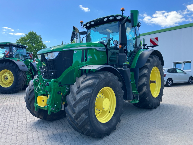 John Deere 6R250 mit FKH/ FZW/ CommandPro - Tractor agricol: Foto 1 John Deere 6R250 mit FKH/ FZW/ CommandPro - Tractor agricol: Foto 1