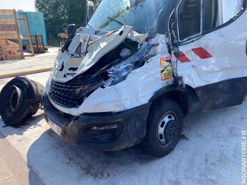 IVECO DAILY 50C18 NACELLE VERSALIFT - Autoutilitară: Foto 5 IVECO DAILY 50C18 NACELLE VERSALIFT - Autoutilitară: Foto 5
