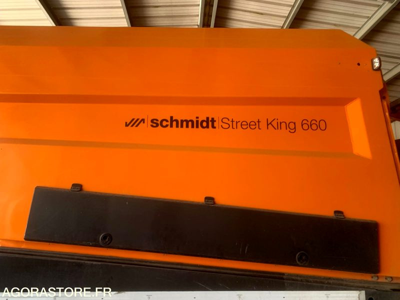 BALAYEUSE COMPOSÉE D'UN PORTEUR MERCEDES ET D'UN SYSTÈME DE BALAYAGE SCHMIDT - Măturătoare stradală: Foto 4 BALAYEUSE COMPOSÉE D'UN PORTEUR MERCEDES ET D'UN SYSTÈME DE BALAYAGE SCHMIDT - Măturătoare stradală: Foto 4